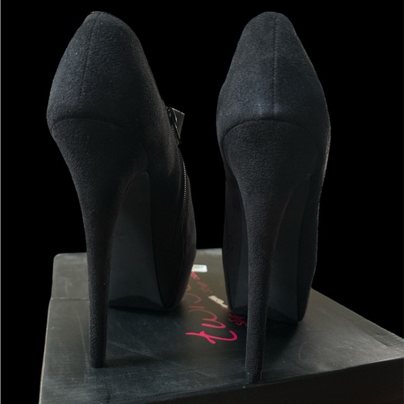 Suede Slip in Zip bootie heels! NIB! - Picture 3 of 5